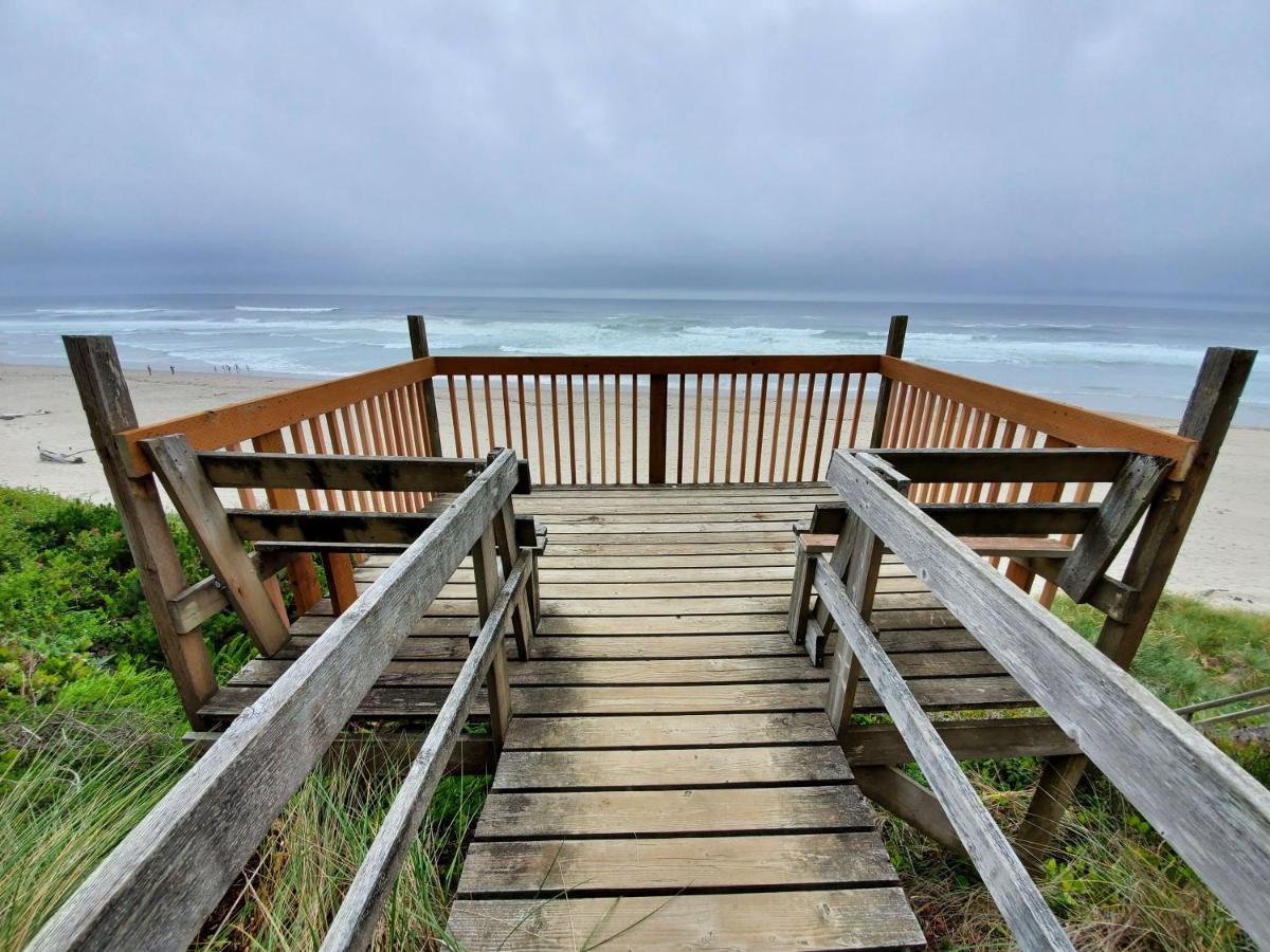 Surfland Hotel Lincoln City Exterior photo
