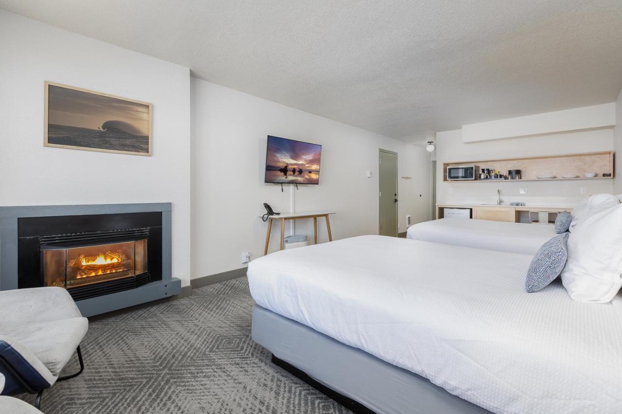 Surfland Hotel Lincoln City Room photo