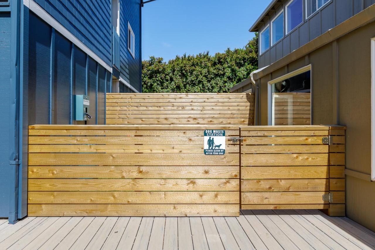 Surfland Hotel Lincoln City Exterior photo