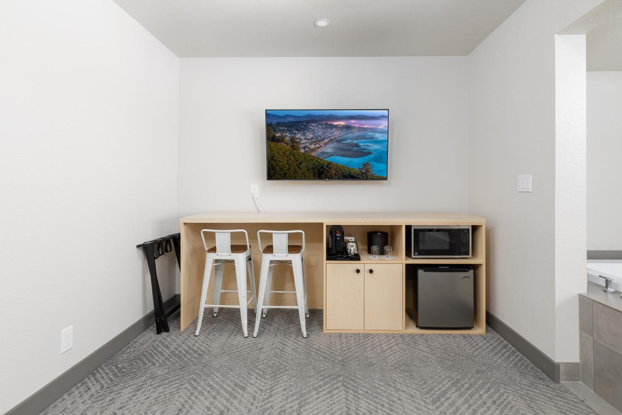 Surfland Hotel Lincoln City Room photo